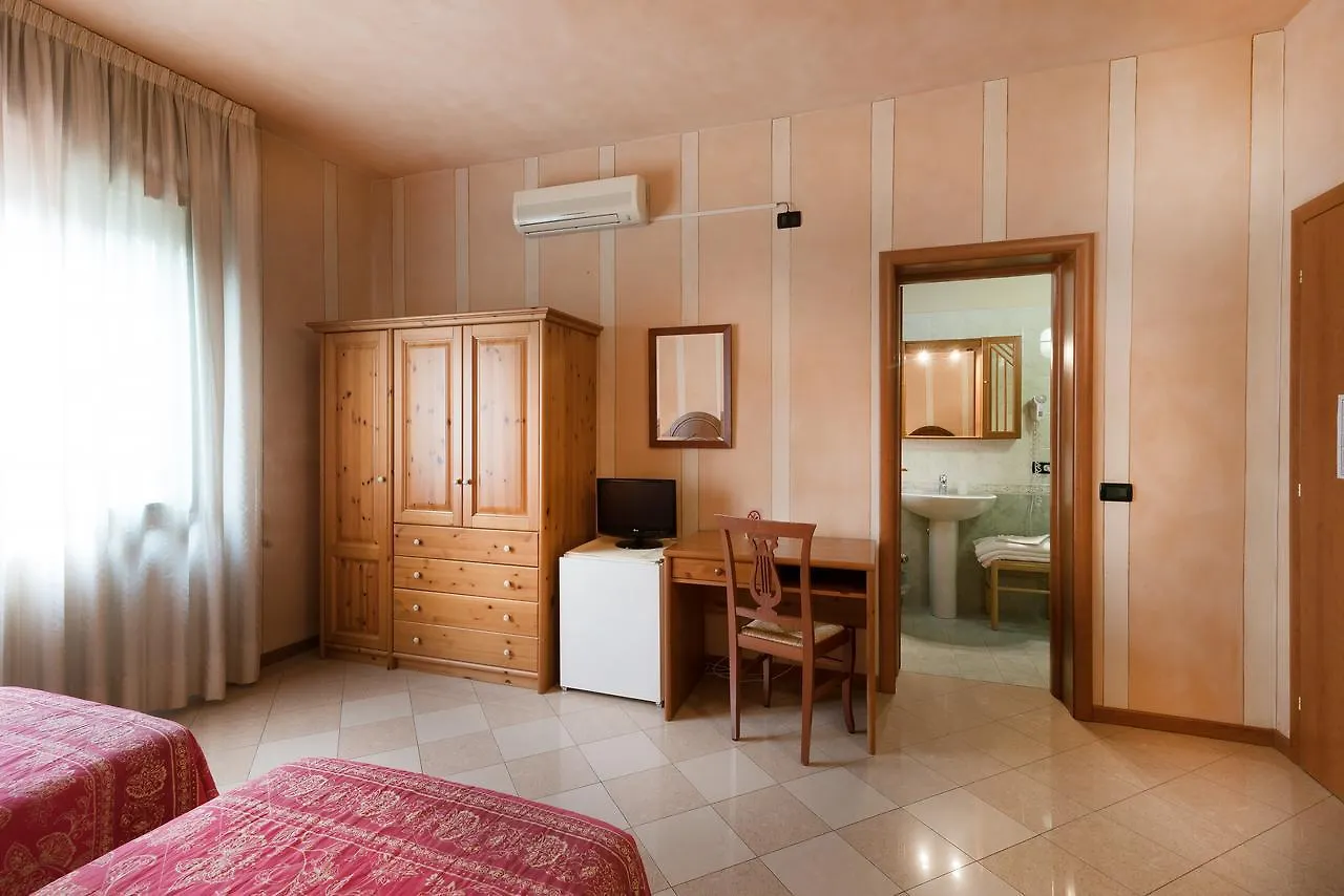 Il Torchio Di Alchieri Moreno E C Sas Pizzighettone Hotel